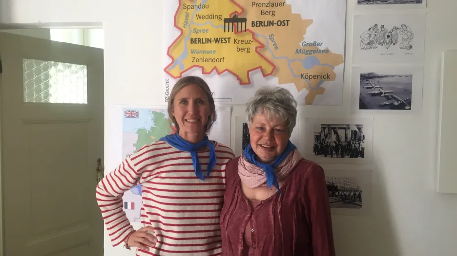 Valerie a Regina. Z jejich vyprávění o životě za Berlínskou zdí mrazí