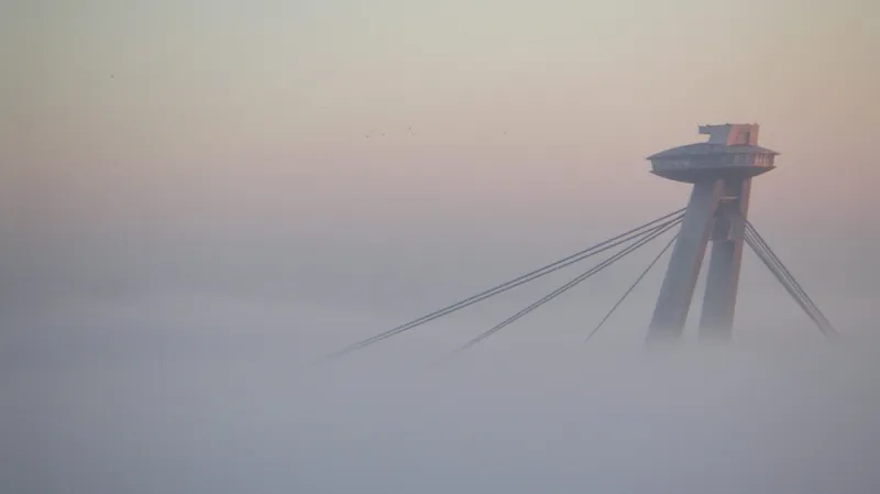 Hranice teplotní inverze nad Bratislavou