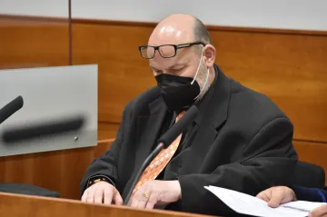Účast soudce Čapka na oslavě v Teplicích by měl nejdříve řešit magistrát, rozhodl kárný senát