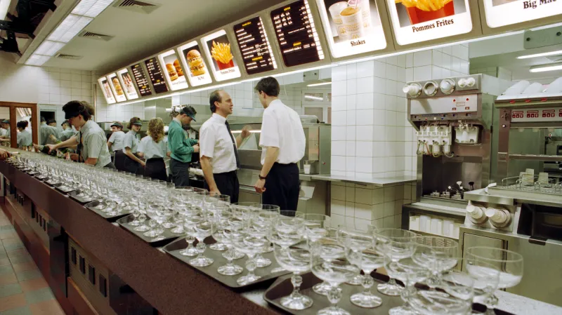 Otevření první pobočky McDonald's ve Vodičkově ulici