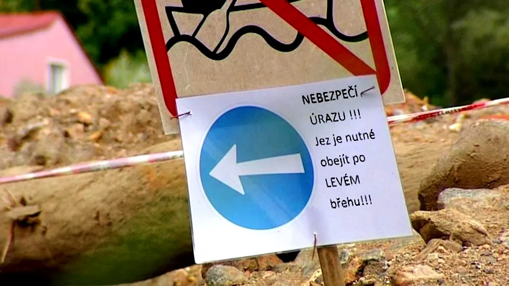 Varování před nebezpečím na jezu