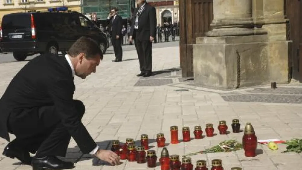 Dmitrij Medvěděv na pohřbu Lecha Kaczyńského