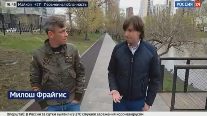Půlhodinová reportáž televize Rossija o Česku s Milošem Flajšhansem (vpravo)