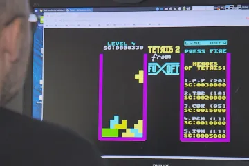 Indiana Jones proti Veřejné bezpečnosti. Kniha mapuje, jak amatérští programátoři obehrávali železnou oponu