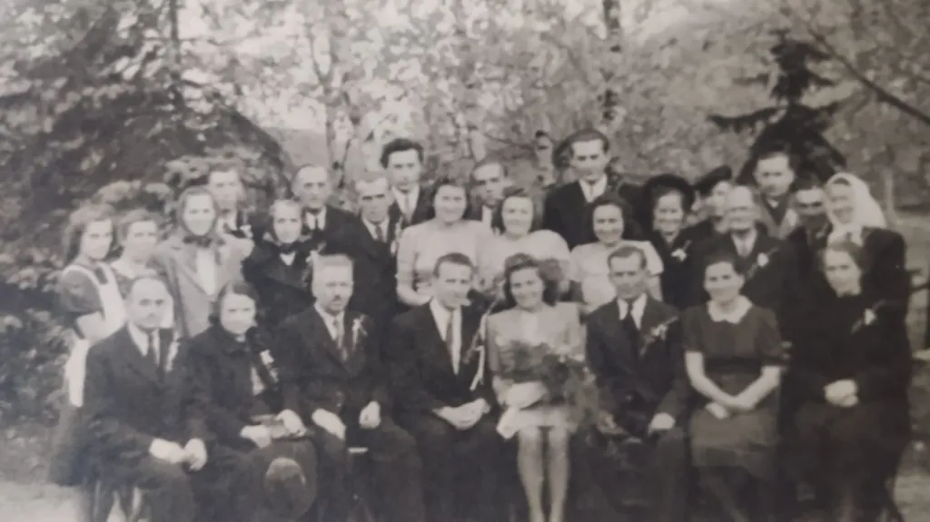 Svatební fotografie Ludmily Procházkové (1945)
