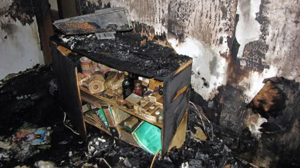 Následky požáru v ostravském panelovém domě