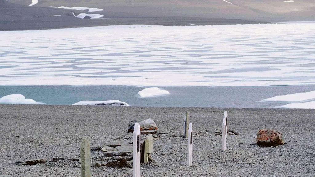 Hroby námořníků Franklinovy expedice na Beecheyho ostrově