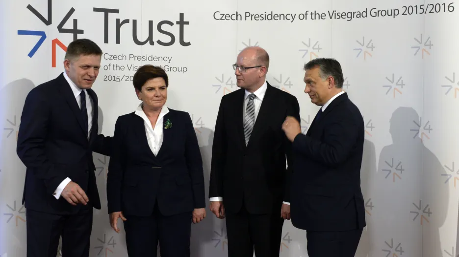 Předsedové vlád Slovenska Robert Fico, Polska Beata Szydlová, Česka Bohuslav Sobotka a Maďarska Viktor Orbán (zleva)