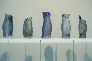 Slovenský umělec experimentuje se sklem. Jeho dílo vystavují v Jablonci