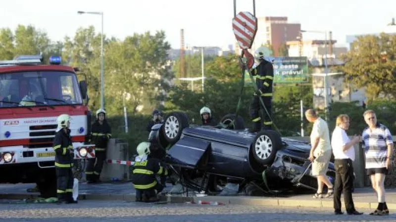 Nehoda na Hlávkově mostě