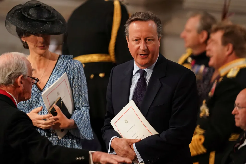 Přišel i bývalý konzervativní premiér David Cameron