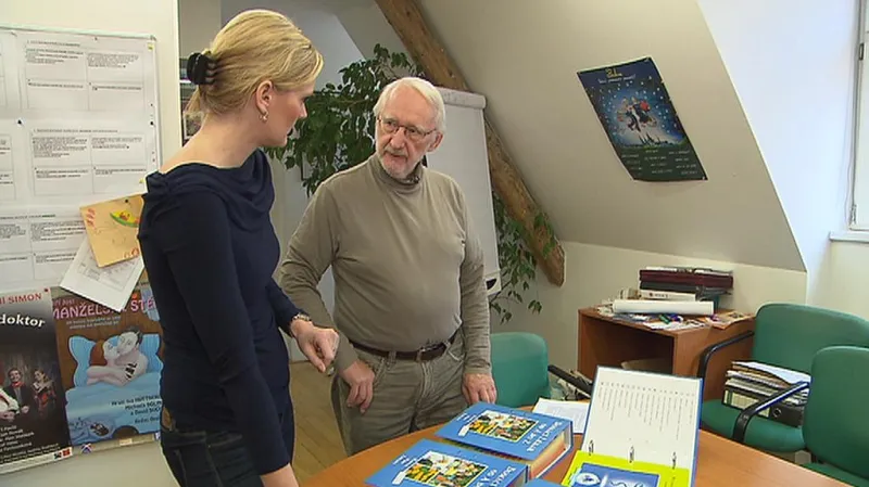 Sám naletěl, nyní se Jan Lorman snaží pomáhat ostatním