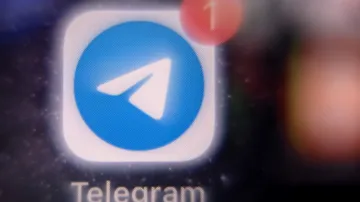 Logo chatovací aplikace Telegram na telefonu v Moskvě, archivní snímek