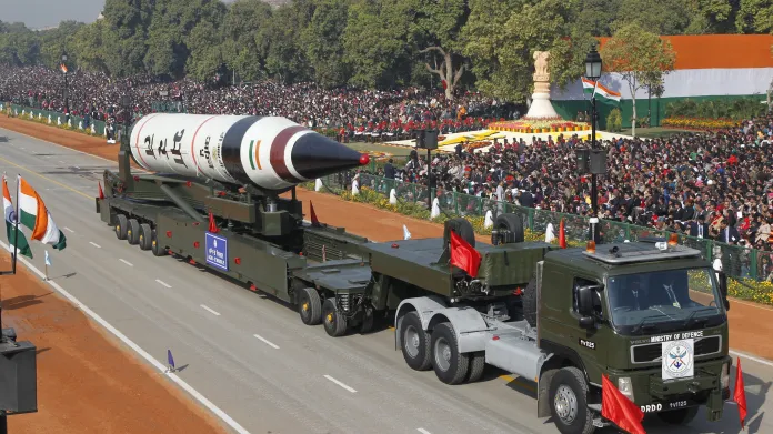 Indická raketa Agni V na přehlídce v roce 2013