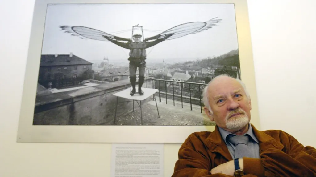 Miroslav Hucek s fotografií Křídla pana Makovičky