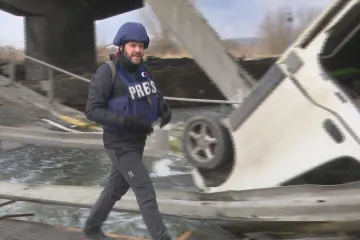 Město Irpiň poblíž metropole se mění v trosky, lidé prchají. Natáčel tam štáb ČT