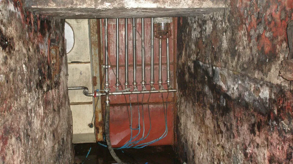 Skrýš na líh pod betonem