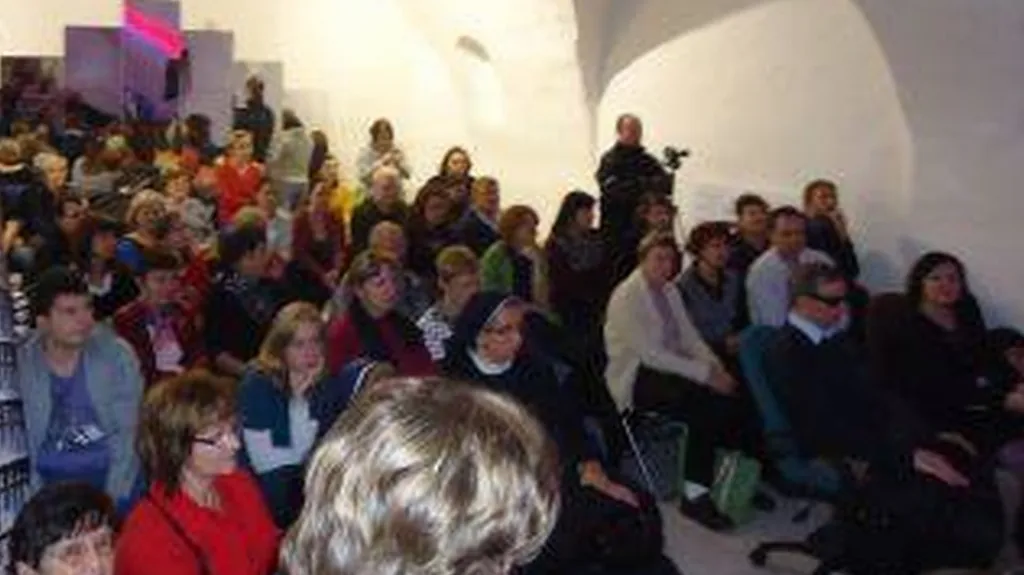 Charitativní akce (Ne)viditelná keramika