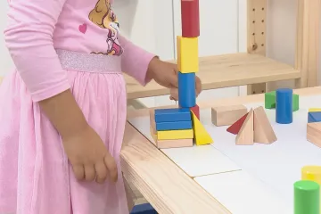 Sněmovna schválila novelu, která má přispět ke zvýšení počtu pěstounů