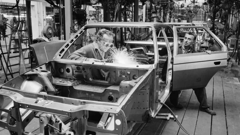 Ve vrchlabské továrně AZNP Mladá Boleslav zahájili výrobu nového vozu Škoda Favorit 781