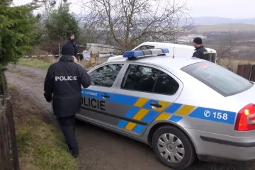 Po střelbě v Kostelci nad Labem je žena v nemocnici. Někdo se ji zřejmě pokusil zabít 