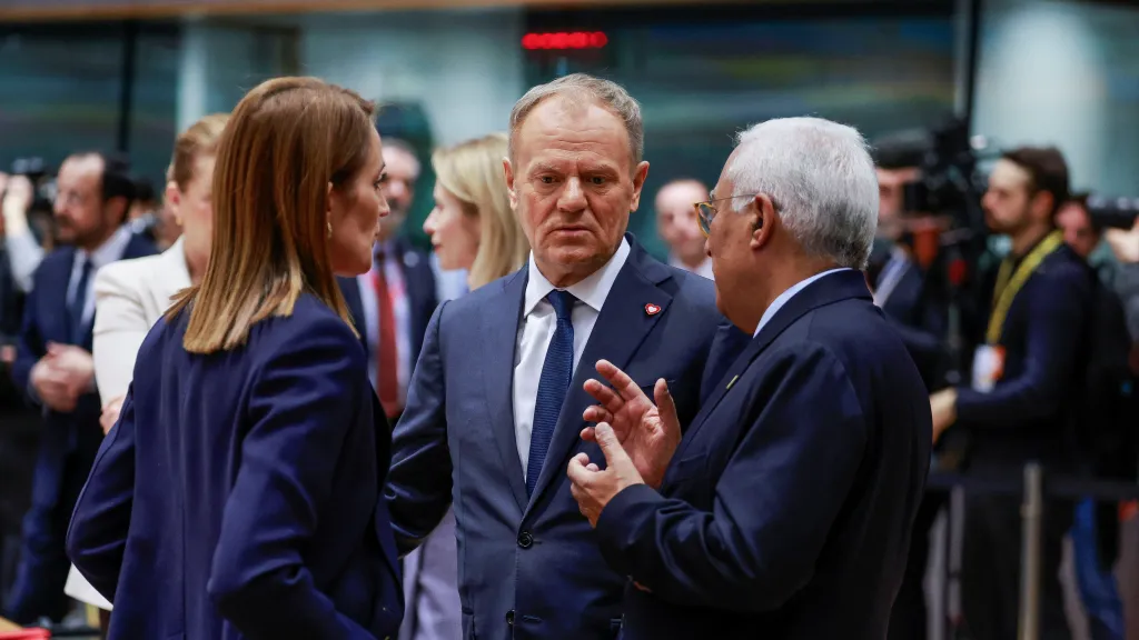 Roberta Metsolová, Donald Tusk a Antonio Costa na summitu EU