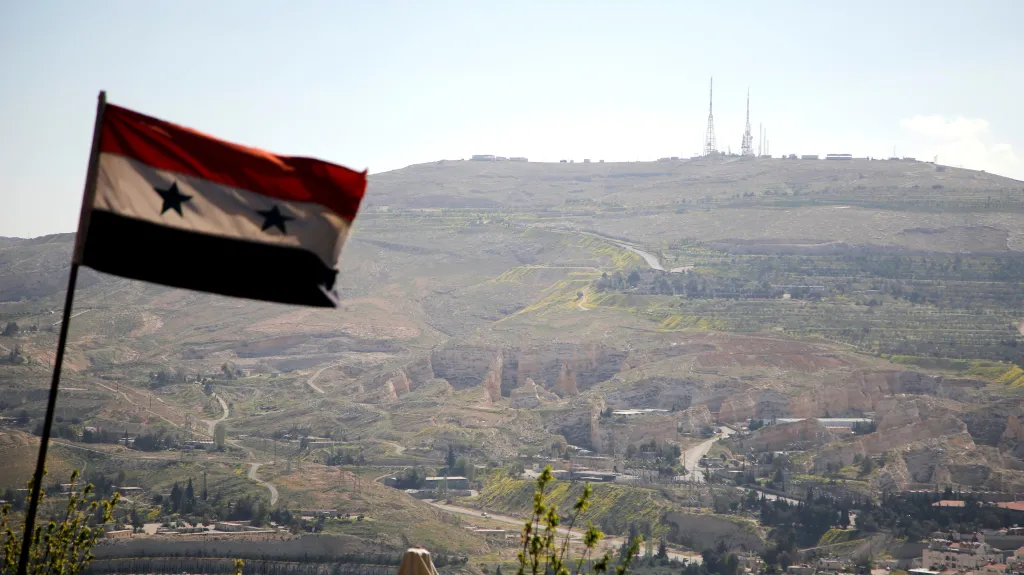 Syrská vlajka nad Damaškem