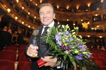Karel je Gott. Česká televize slaví osmdesátiny slavného zpěváka