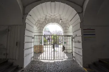 Praha se státem smění nemovitosti za 1,7 miliardy. Město získá kasárna v Karlíně nebo dům v Hybernské