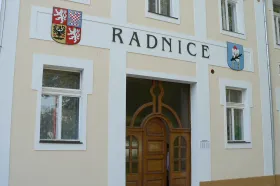 Radní Štětí čelí obvinění kvůli korupci