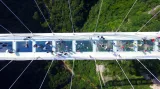 Skleněný most v čínské provincii Chu-nan