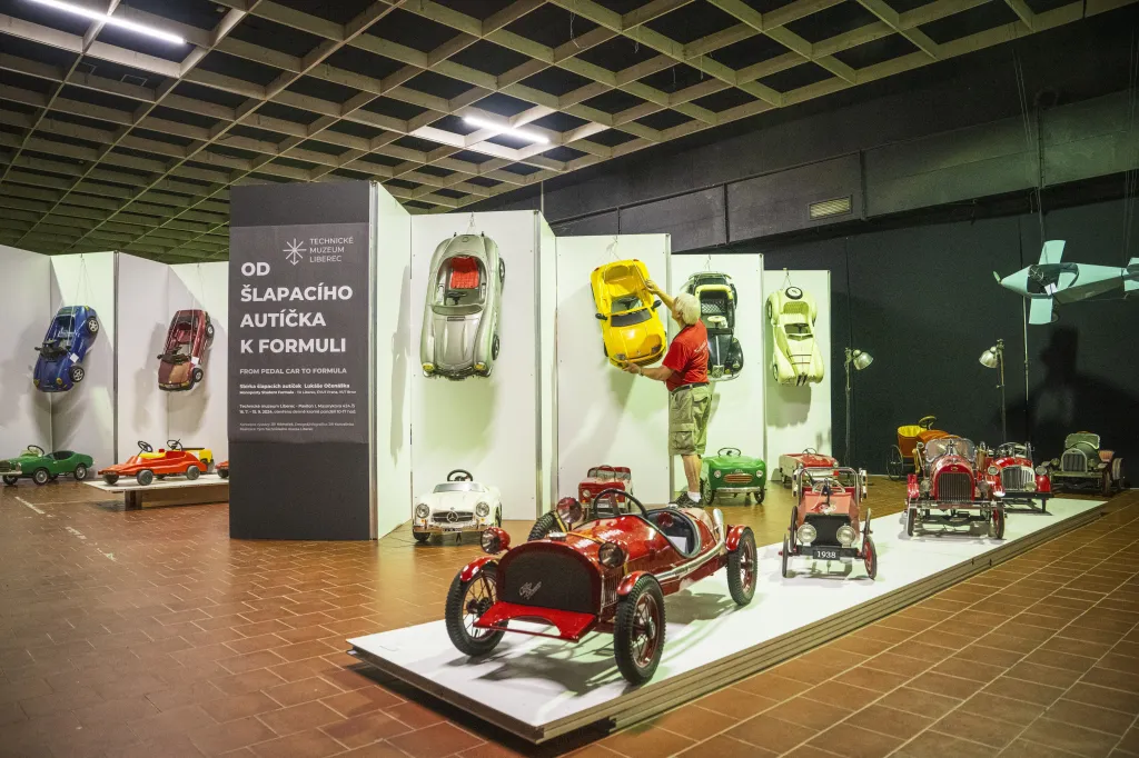 V Technickém muzeu Liberec začíná sezonní výstava Od šlapacího autíčka k formuli