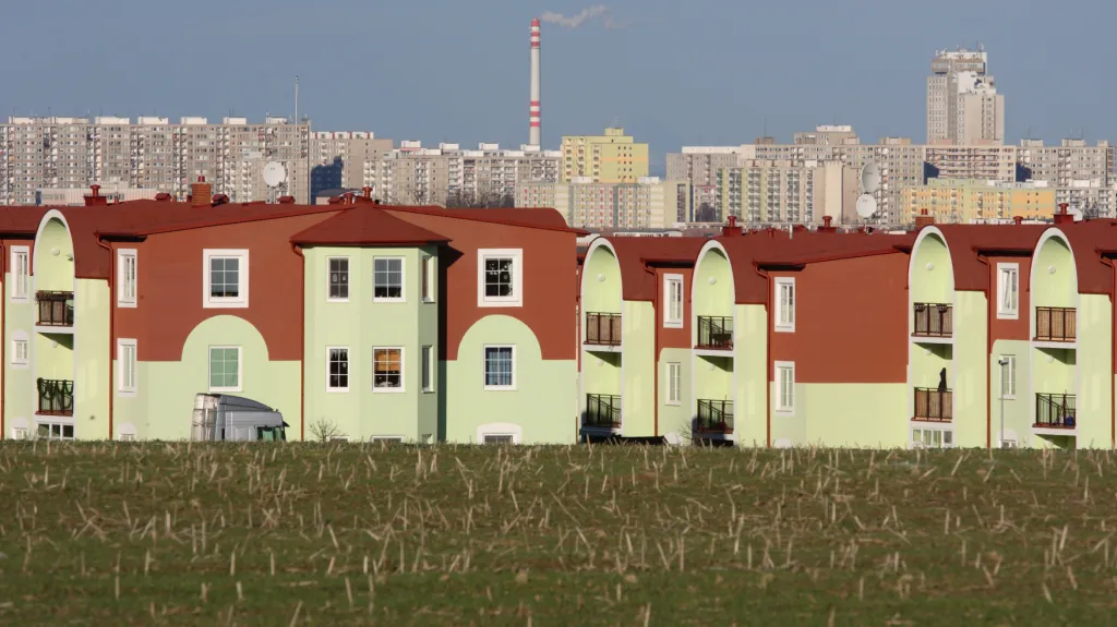 Jesenice, v pozadí Praha - snímek z roku 2007