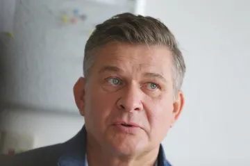Motorista Beran se vzdal poslaneckého mandátu, vrátí se k diplomacii