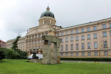 Děkanem katolické fakulty UK může být odvolaný Brož nebo církevní právník Dvořáček