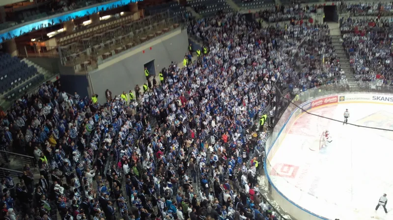 Fanoušci brněnské Komety v pražské O2 aréně