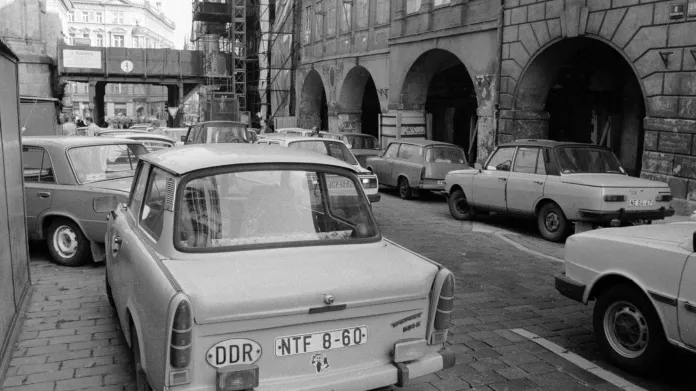 Trabant zanechaný v ulicích Prahy východoněmeckými uprchlíky v roce 1989