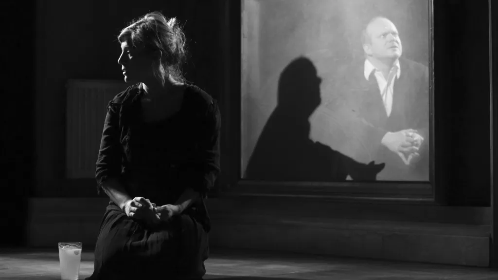 Lenka Krobotová ve hře Kafka '24