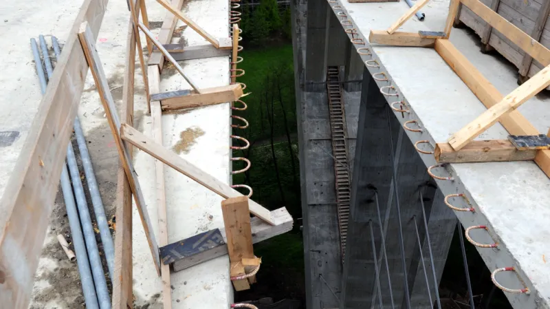 Stavba Opárenského mostu v roce 2010