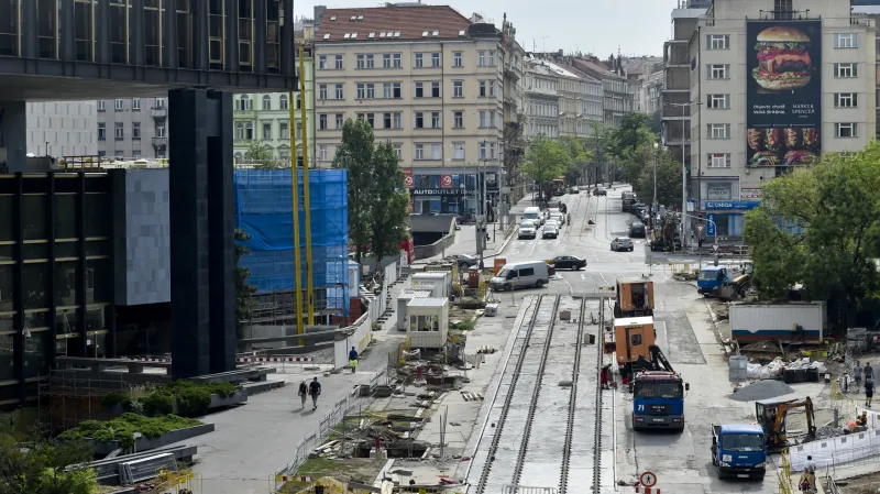 Tramvajové koleje ve Vinohradské u Národního muzea