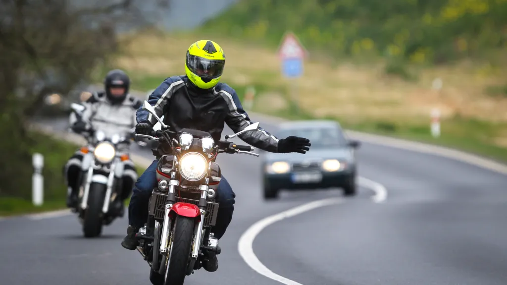 Počet motorkářů na silnicích roste, zvyšuje se i počet dopravních nehod