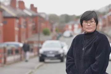 Trpěla v pracovním táboře, nyní míří do politiky. Británie možná bude mít první severokorejskou zastupitelku