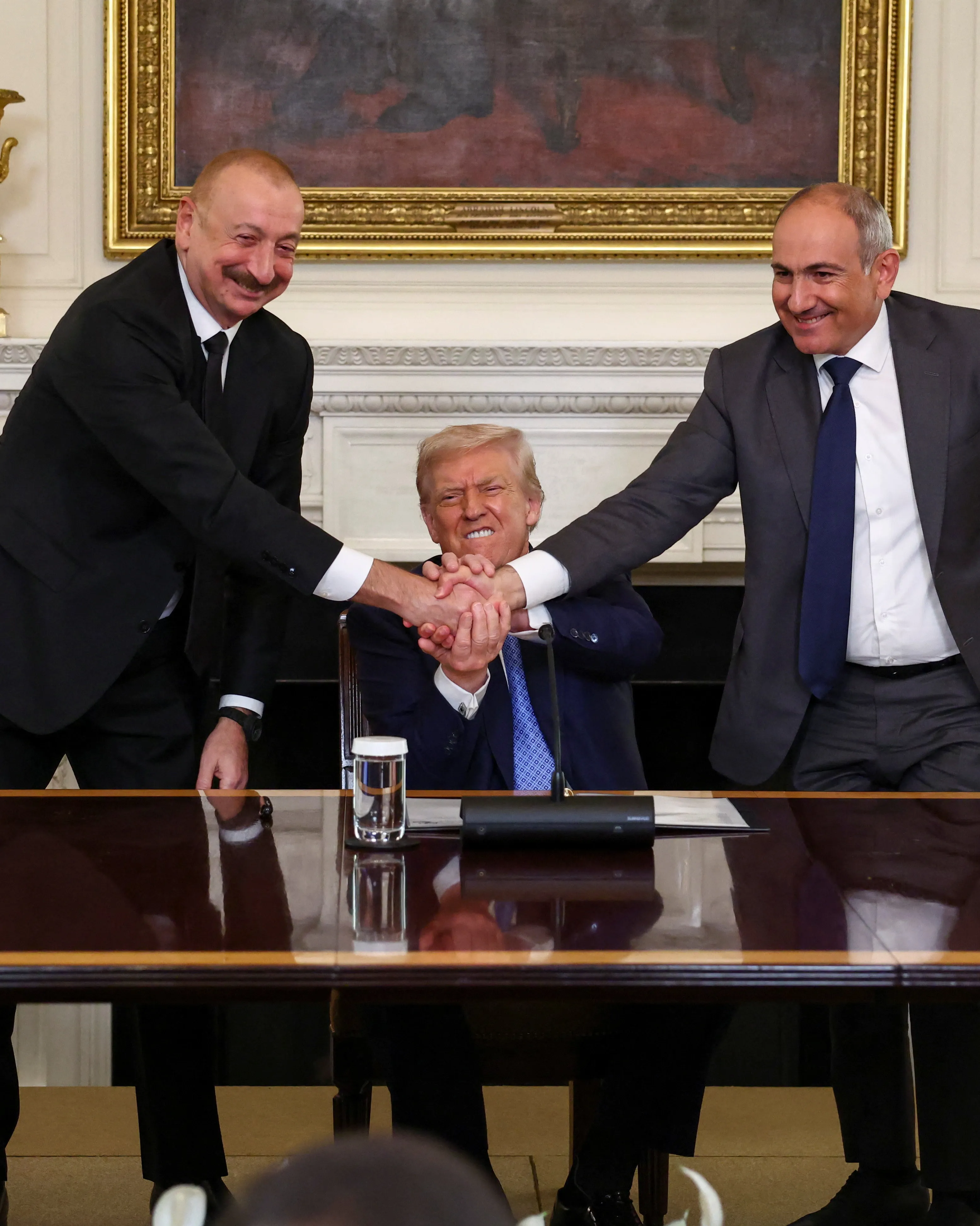 Arménie s Ázerbájdžánem ve Washingtonu podepsaly mírovou dohodu