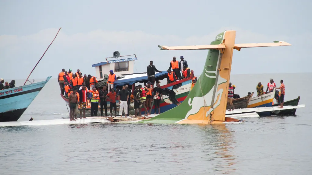 Havarované tanzanské letadlo ve Viktoriině jezeře