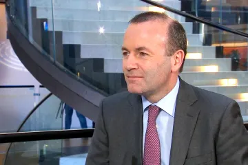 „Spitzenkandidát“ Weber: Je třeba posílit kontroly hranic. Turecko do EU nepatří