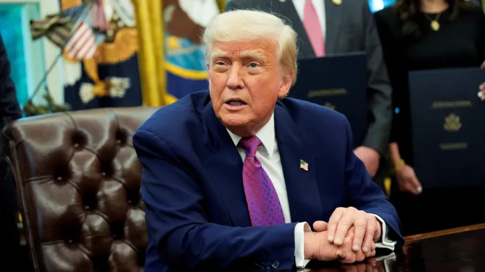 Donald Trump v Oválné pracovně