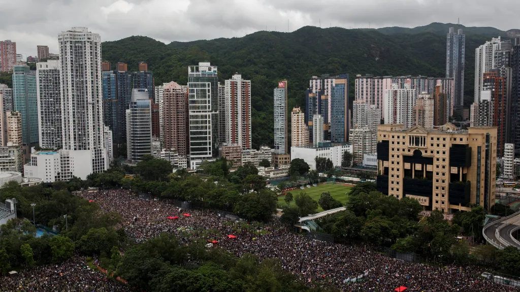 Zaplněný Victoria Park v Hongkongu