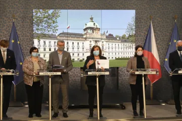 Vláda schválila příspěvek pro OSVČ ve výši 25 tisíc korun. Přijala i kurzarbeit