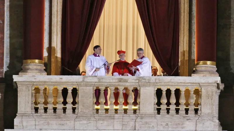 Jean-Louis Tauran oznamuje zvolení papeže Františka