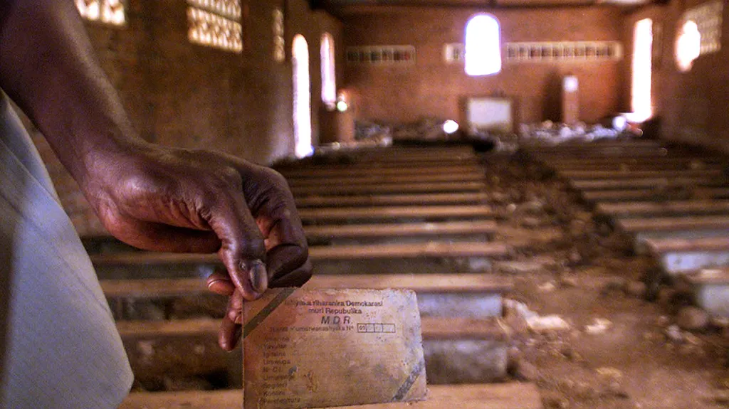 Etnická identifikační karta jednoho ze zmasakrovaných Tutsiů v roce 1994